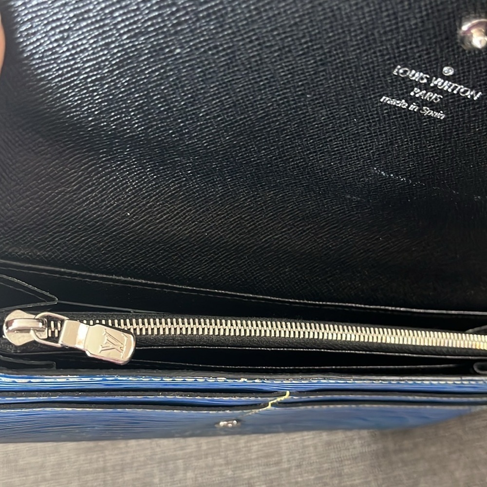 LOUIS VUITTON Epi blue Sarah Wallet - Picture 10 of 11